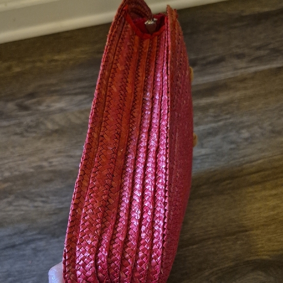 Lesco Vintage Straw Ombre Red Woven Handbag with Wooden Handles - Picture 8 of 10